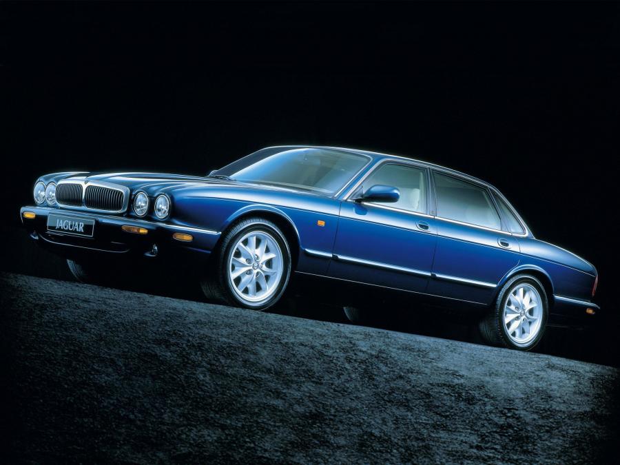  Jaguar XJ8 (X300) 1997 года  (фото 10 из 23)